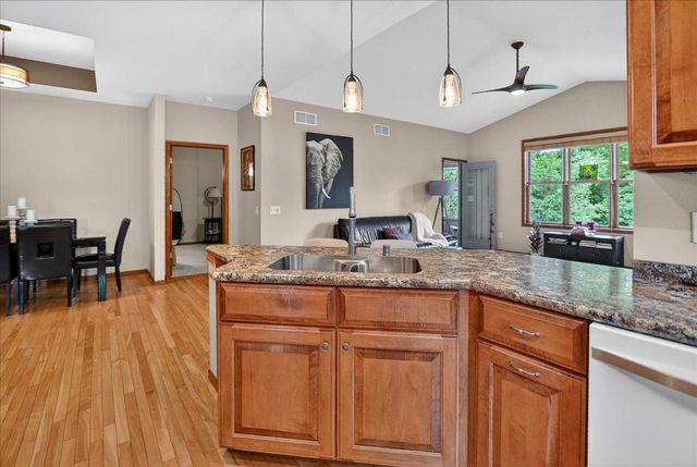 71 Berdella Court, Cross Plains, WI 53528