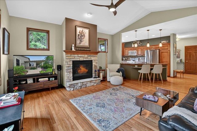 71 Berdella Court, Cross Plains, WI 53528
