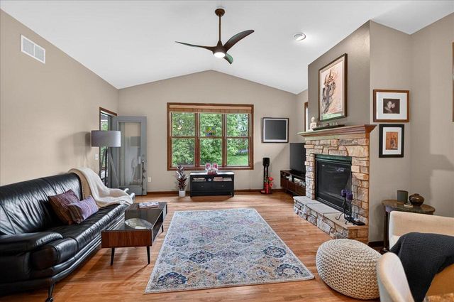 71 Berdella Court, Cross Plains, WI 53528