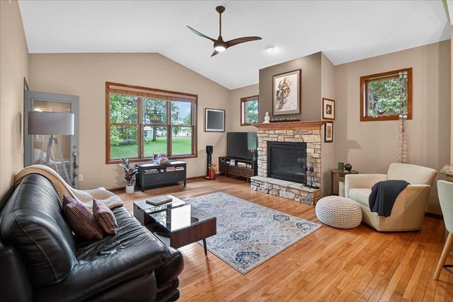 71 Berdella Court, Cross Plains, WI 53528