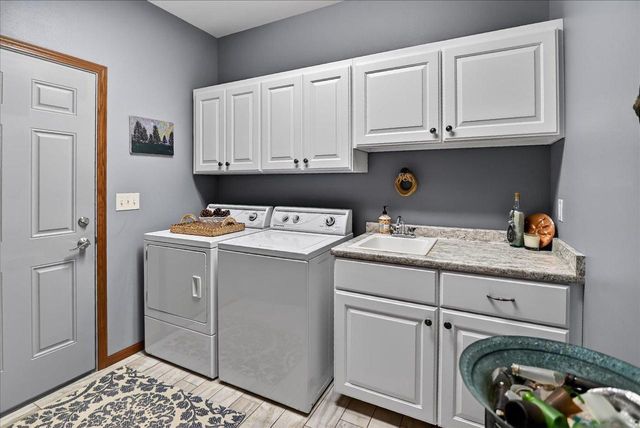 71 Berdella Court, Cross Plains, WI 53528