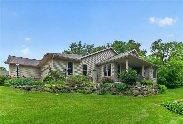 71 Berdella Court, Cross Plains, WI 53528