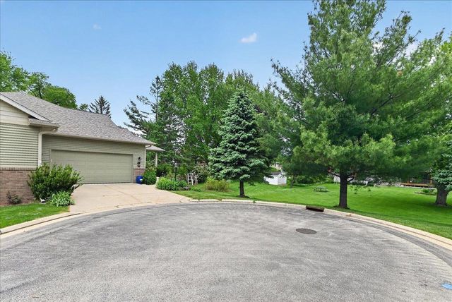71 Berdella Court, Cross Plains, WI 53528