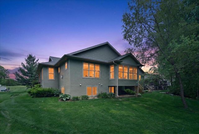 71 Berdella Court, Cross Plains, WI 53528