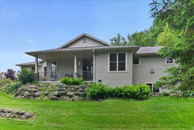 71 Berdella Court, Cross Plains, WI 53528