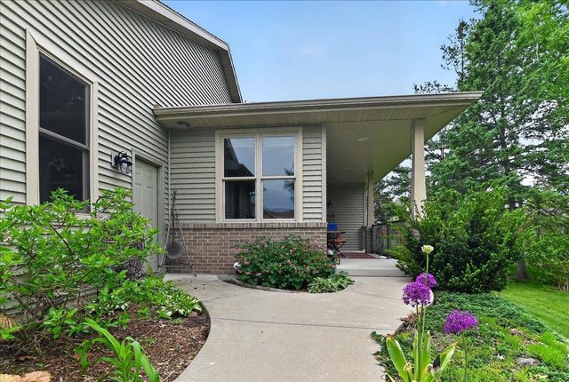 71 Berdella Court, Cross Plains, WI 53528