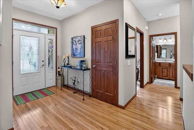 71 Berdella Court, Cross Plains, WI 53528