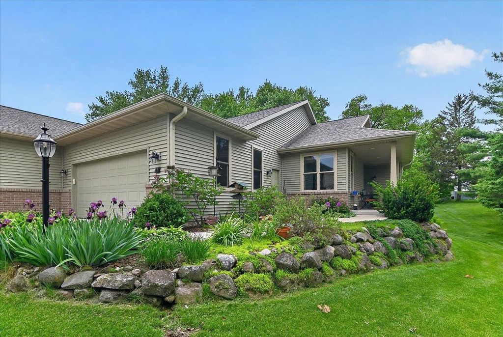 71 Berdella Court, Cross Plains, WI 53528