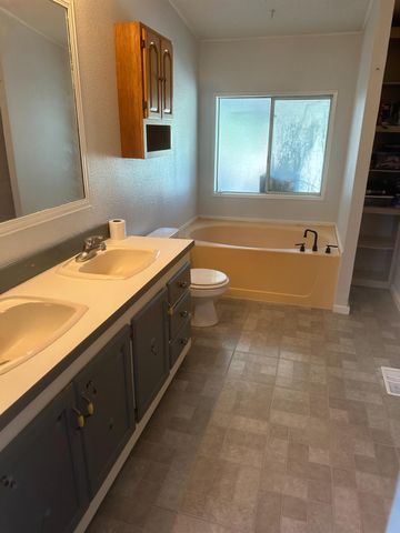 9906 Jackson Rd, Oakdale, CA 95361