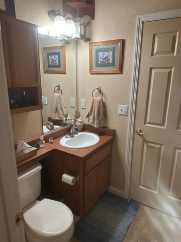 9906 Jackson Rd, Oakdale, CA 95361