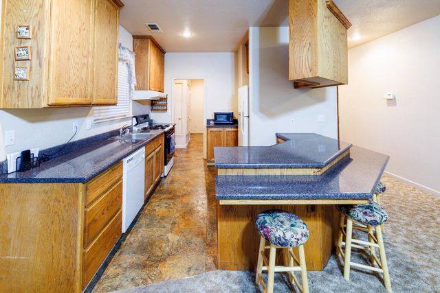 9906 Jackson Rd, Oakdale, CA 95361