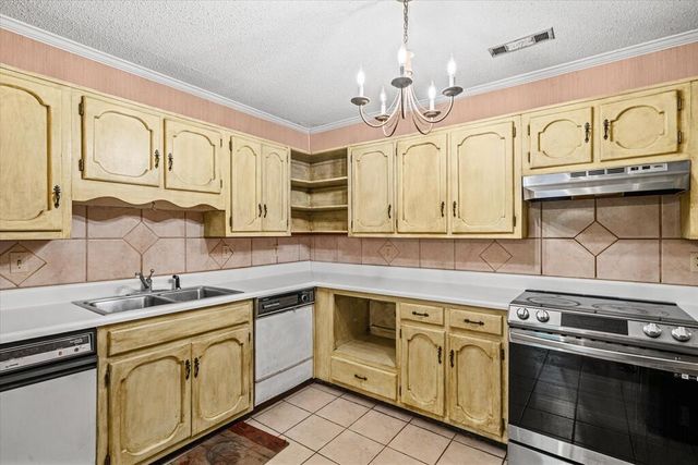 2502 E Hill View Drive, Dalton, GA 30721