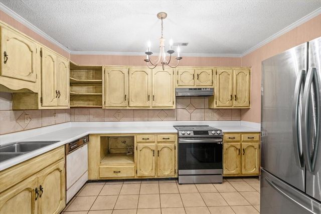 2502 E Hill View Drive, Dalton, GA 30721