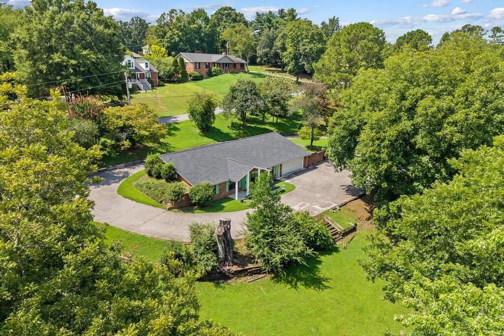 2502 E Hill View Drive, Dalton, GA 30721