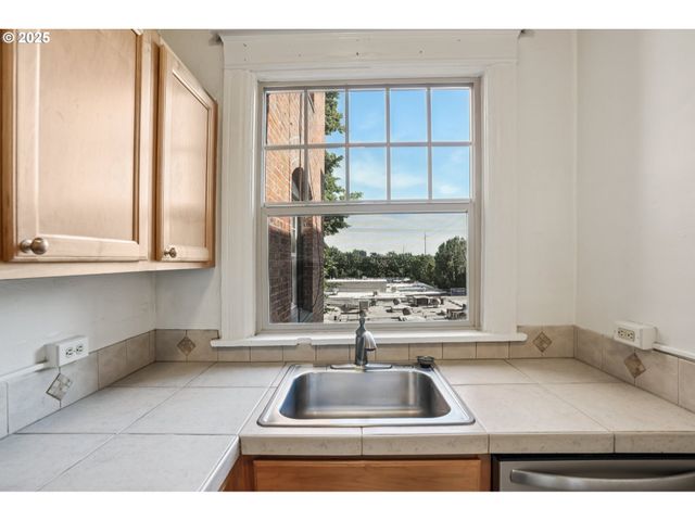 2109 Nw IRVING St 307, Portland, OR 97210