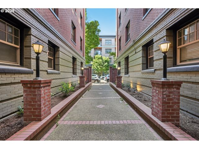 2109 Nw IRVING St 307, Portland, OR 97210