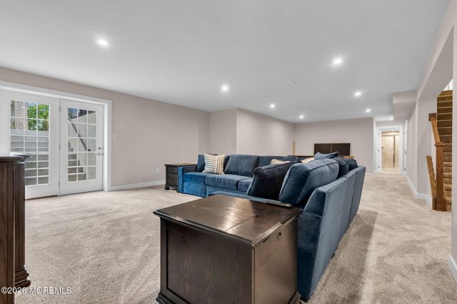 15 Charleston Street, Farmingdale, NJ 07727