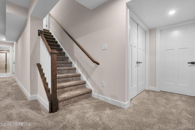 15 Charleston Street, Farmingdale, NJ 07727