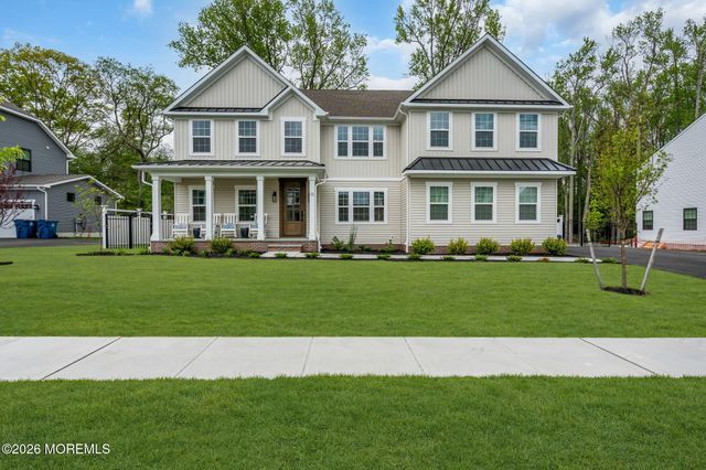 15 Charleston Street, Farmingdale, NJ 07727