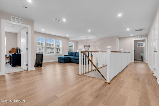 15 Charleston Street, Farmingdale, NJ 07727