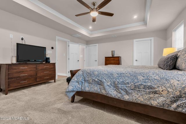 15 Charleston Street, Farmingdale, NJ 07727