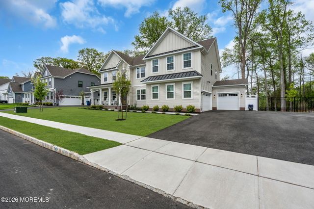15 Charleston Street, Farmingdale, NJ 07727