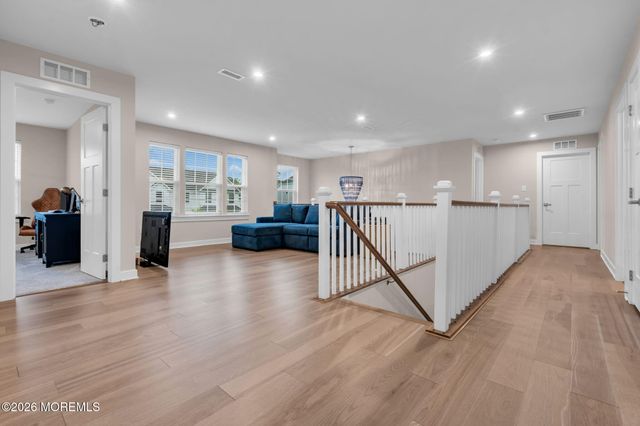 15 Charleston Street, Farmingdale, NJ 07727