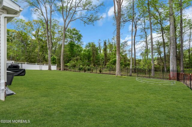 15 Charleston Street, Farmingdale, NJ 07727