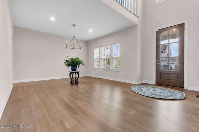 15 Charleston Street, Farmingdale, NJ 07727