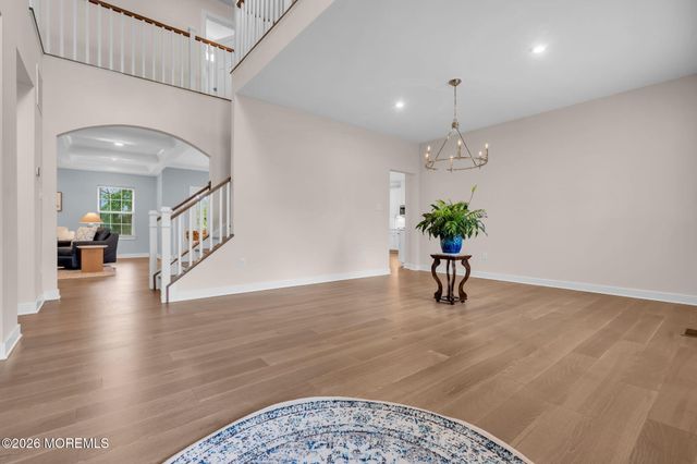 15 Charleston Street, Farmingdale, NJ 07727