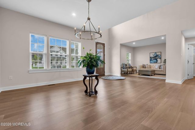 15 Charleston Street, Farmingdale, NJ 07727