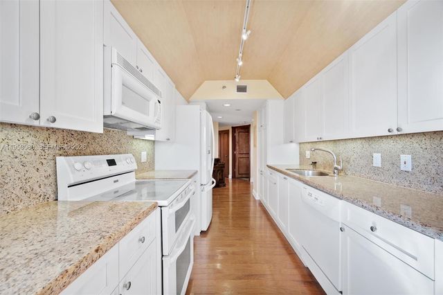 1000 E Island Blvd 803, Aventura, FL 33160