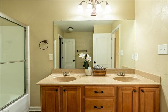 114 Bluff TER, Newport News, VA 23602
