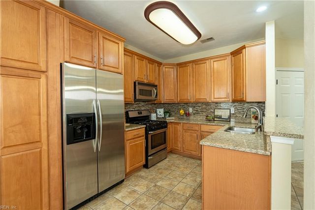 114 Bluff TER, Newport News, VA 23602