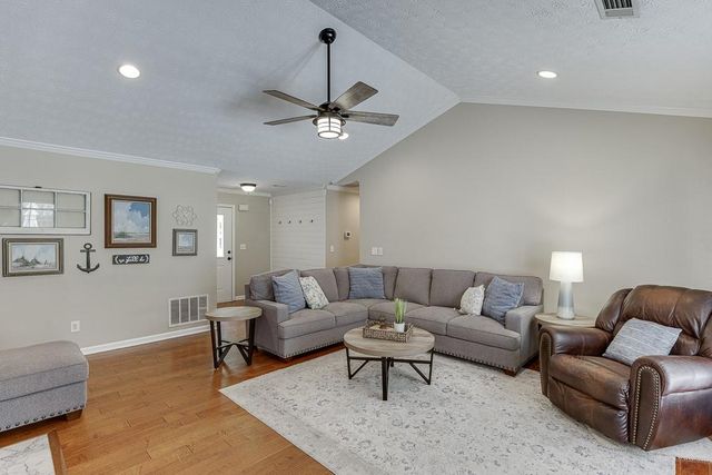 6149 Glen Oak Drive, Flowery Branch, GA 30542
