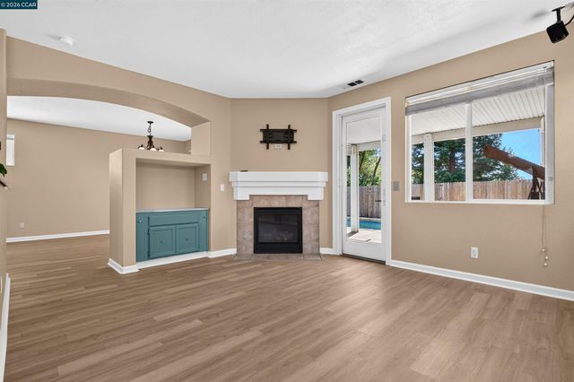 5230 Bay St, Rocklin, CA 95765