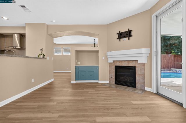 5230 Bay St, Rocklin, CA 95765