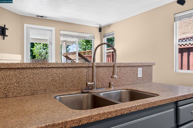 5230 Bay St, Rocklin, CA 95765