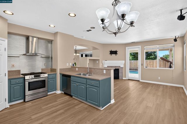 5230 Bay St, Rocklin, CA 95765