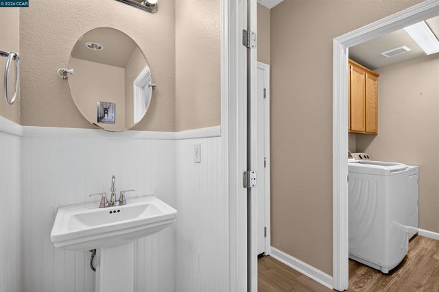 5230 Bay St, Rocklin, CA 95765
