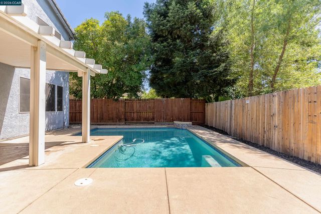 5230 Bay St, Rocklin, CA 95765