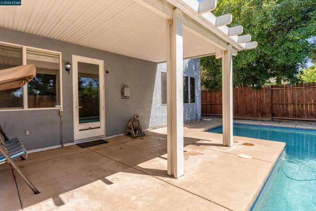 5230 Bay St, Rocklin, CA 95765
