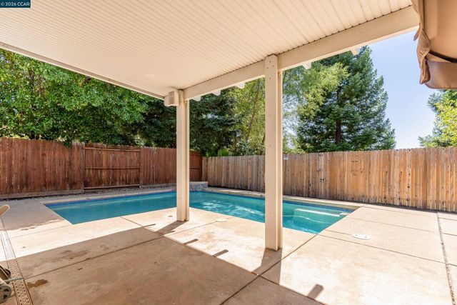 5230 Bay St, Rocklin, CA 95765