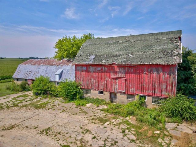 N2547 Highway 22, Poynette, WI 53955