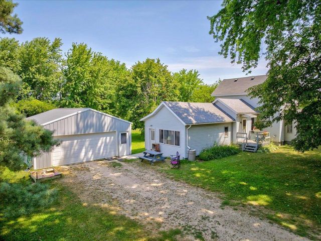 N2547 Highway 22, Poynette, WI 53955