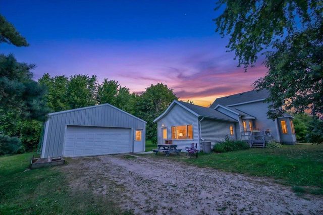 N2547 Highway 22, Poynette, WI 53955