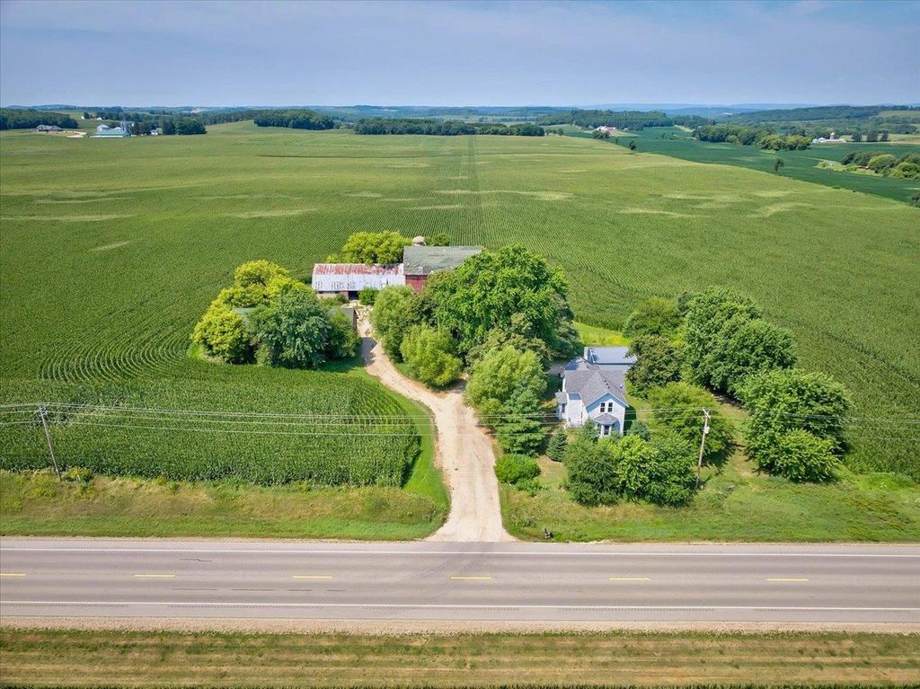 N2547 Highway 22, Poynette, WI 53955
