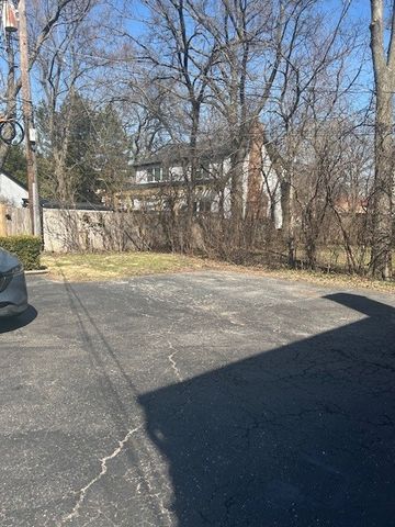 108 E Burlington Street B, Riverside, IL 60546