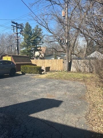 108 E Burlington Street B, Riverside, IL 60546