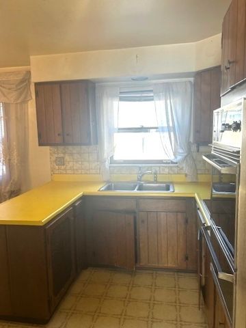 108 E Burlington Street B, Riverside, IL 60546